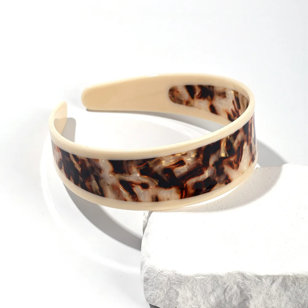 Leopard Print Tortoiseshell Wide Brimmed Headband For Women 2026 New Acetate Beige Headband Vintage Fashion Party Accessories
Leopard Print Tortoiseshell Wide Brimmed Headband For Women 2026 New Acetate Beige Headband Vintage Fashion Party Accessories