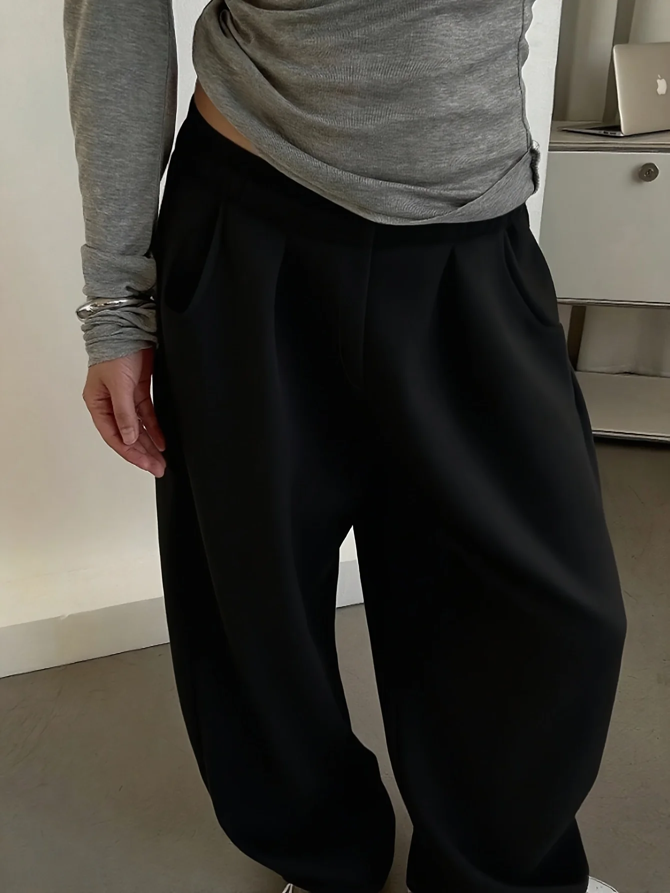 Женские однотонные повседневные широкие брюки для улицы, прямые брюки свободного покроя для фитнеса и бега, широкие брюки с эластичной резинкой на талии
Женские однотонные повседневные широкие брюки для улицы, прямые брюки свободного покроя для фитнеса и бега, широкие брюки с эластичной резинкой на талии