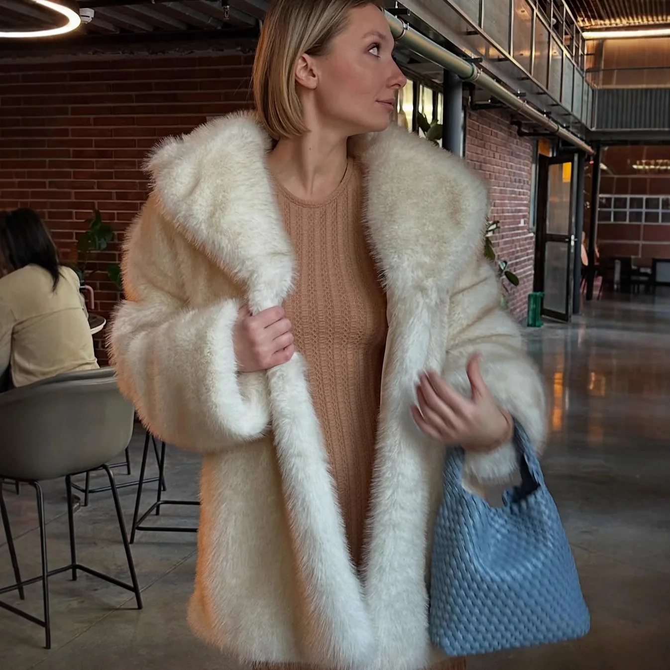 Длинное пальто из искусственного меха, женские пальто, женская водолазка, офисная водолазка для пожилых людей, шиншилла, воротник, нечеткие нежные пальто, жилет, базовый ПР
Длинное пальто из искусственного меха, женские пальто, женская водолазка, офисная водолазка для пожилых людей, шиншилла, воротник, нечеткие нежные пальто, жилет, базовый ПР