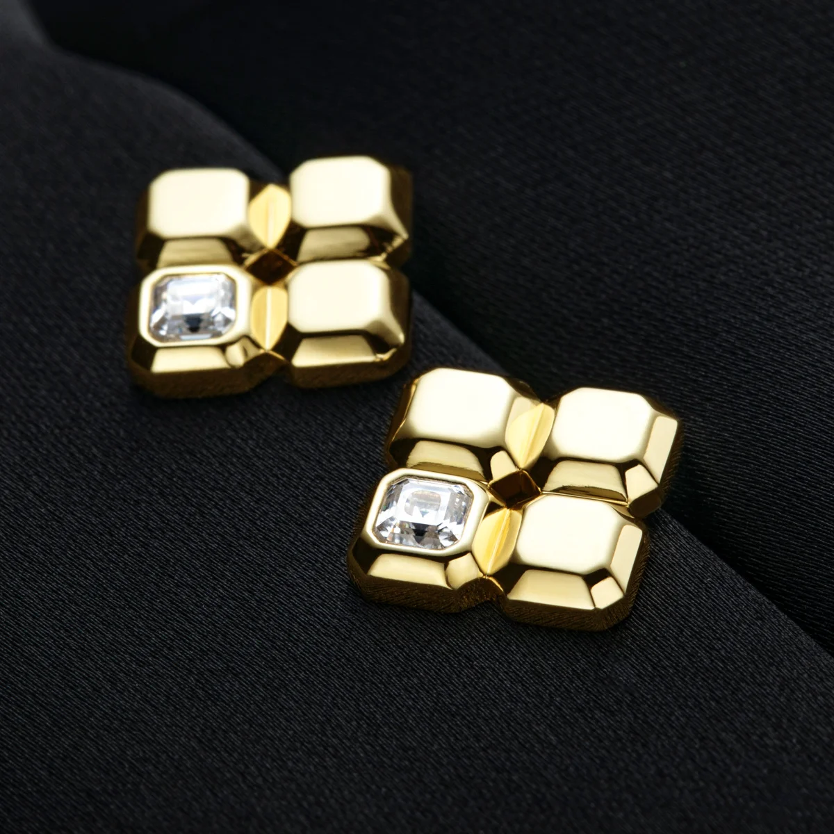 AliMoss 0.2ct Asscher Cut Moissanite Stud Earrings 14k Gold Plated Classic Clover Stud Earring for Women Jewelry Wholesale
AliMoss 0.2ct Asscher Cut Moissanite Stud Earrings 14k Gold Plated Classic Clover Stud Earring for Women Jewelry Wholesale