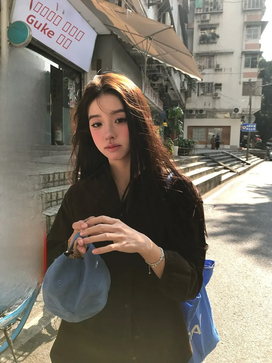 Sinbounboun Hong Kong Sle Corduroy irt Vintage Collar Single Button Loose Fit Women's Spring Faion Breathable
Sinbounboun Hong Kong Sle Corduroy irt Vintage Collar Single Button Loose Fit Women's Spring Faion Breathable