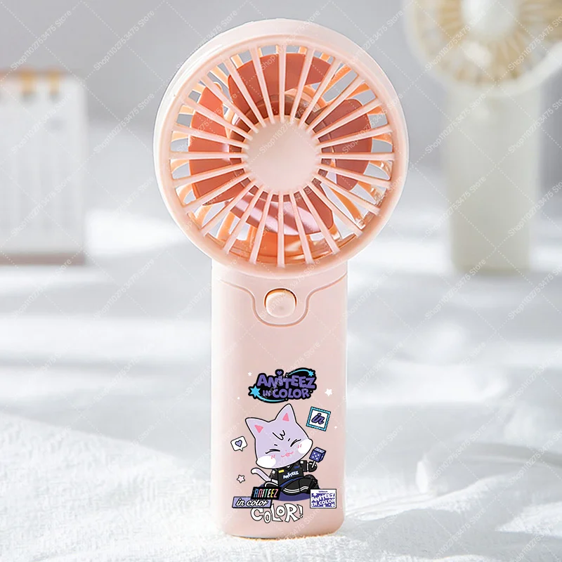 Kpop Style Pattern Mini Handheld Fan Accessories Anime ATEEZS ANITEEZS Cute Battery Powered Fans for Outdoor Travel Picnic Gift
Kpop Style Pattern Mini Handheld Fan Accessories Anime ATEEZS ANITEEZS Cute Battery Powered Fans for Outdoor Travel Picnic Gift