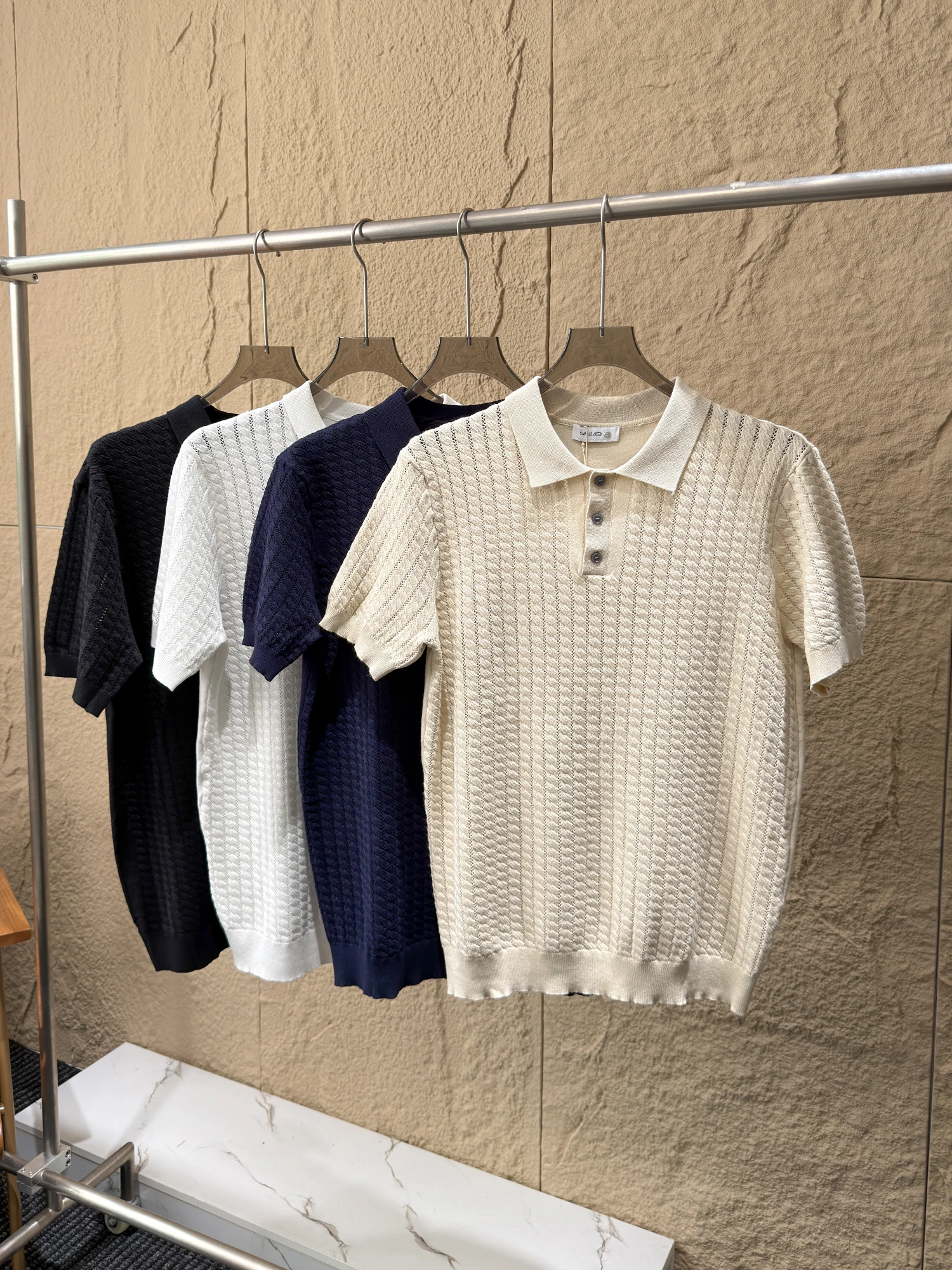Italian Luxury Knitted Hollow out Shirt Men's Summer Short Sleeve Turn-down Collar Breathable Pure Color Simple Style
Italian Luxury Knitted Hollow out Shirt Men's Summer Short Sleeve Turn-down Collar Breathable Pure Color Simple Style
