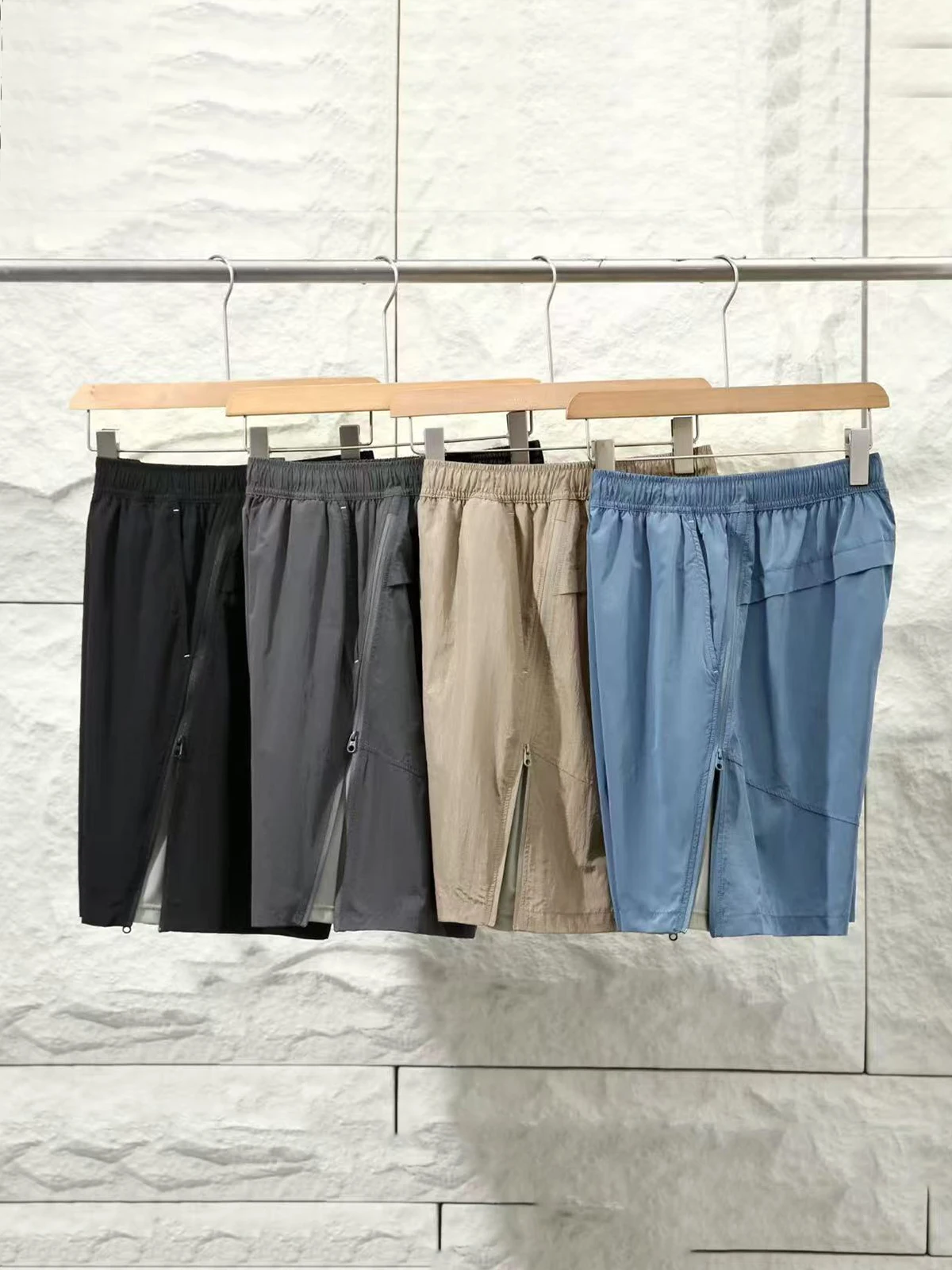 Outdoor Men's Lightweight Quick Dry Shorts Summer Casual Sports Leisure Fashionable Side Zipper Breathable Comfortable Nylon
Outdoor Men's Lightweight Quick Dry Shorts Summer Casual Sports Leisure Fashionable Side Zipper Breathable Comfortable Nylon