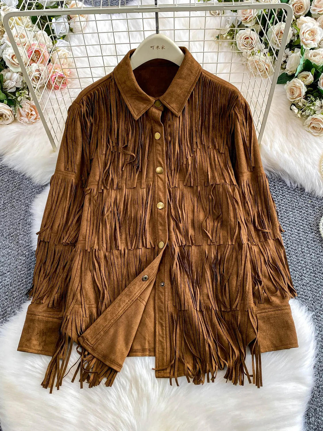 Коричневый бархатный тюнер из кожи оленя в стиле ретро, женский осенне-зимний свободный утягивающий топ с тяжелыми кисточками, модное пальто с откидным воротником
Коричневый бархатный тюнер из кожи оленя в стиле ретро, женский осенне-зимний свободный утягивающий топ с тяжелыми кисточками, модное пальто с откидным воротником