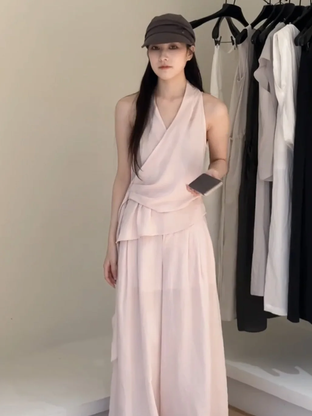 Summer Fashion Slimming V-Neck Sleeveless Top Wide Leg Pants Set Women's Two-Piece Suit Casual Style Regular Fit Polyester Fiber
Summer Fashion Slimming V-Neck Sleeveless Top Wide Leg Pants Set Women's Two-Piece Suit Casual Style Regular Fit Polyester Fiber