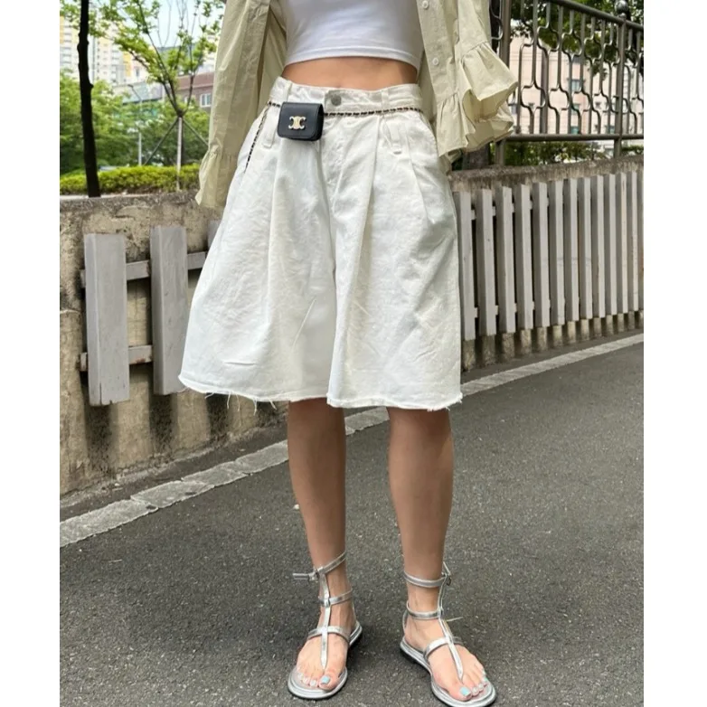 Casual High Waist Wide Leg Jeans Asymmetrical Washed Folded Hem Loose Feeling Comfortable Casual Denim Pants for Women
Casual High Waist Wide Leg Jeans Asymmetrical Washed Folded Hem Loose Feeling Comfortable Casual Denim Pants for Women