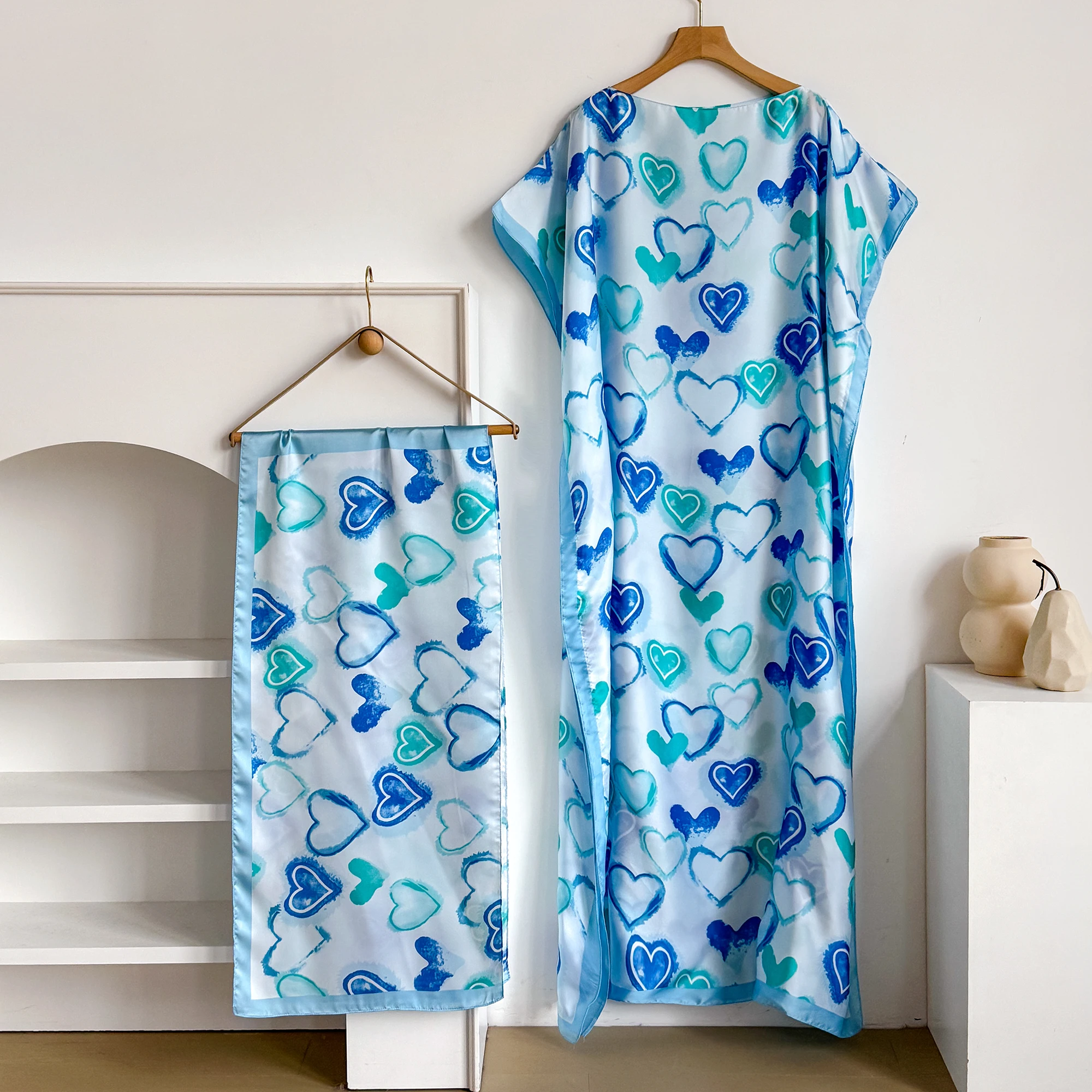 Elegant Summer African Kaftan Dress for Women Printed Silk Muslim Long Hijab Oversize Kuwait Abaya Fashionable Lady's Gown
Elegant Summer African Kaftan Dress for Women Printed Silk Muslim Long Hijab Oversize Kuwait Abaya Fashionable Lady's Gown