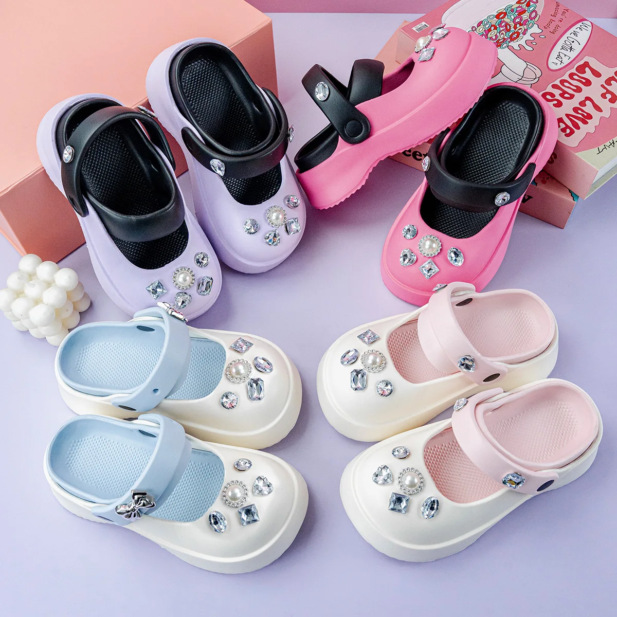 New Cartoon Pearl Rhinestone Girls' Clogs for Outdoor Wear, Fashionable Slippers, Non-Slip Height-Increasing Closed-Toe Shoes 600
New Cartoon Pearl Rhinestone Girls' Clogs for Outdoor Wear, Fashionable Slippers, Non-Slip Height-Increasing Closed-Toe Shoes 600