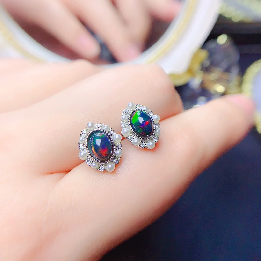 Женские серьги из серебра 925 пробы с натуральным черным опалом 
Женские серьги из серебра 925 пробы с натуральным черным опалом