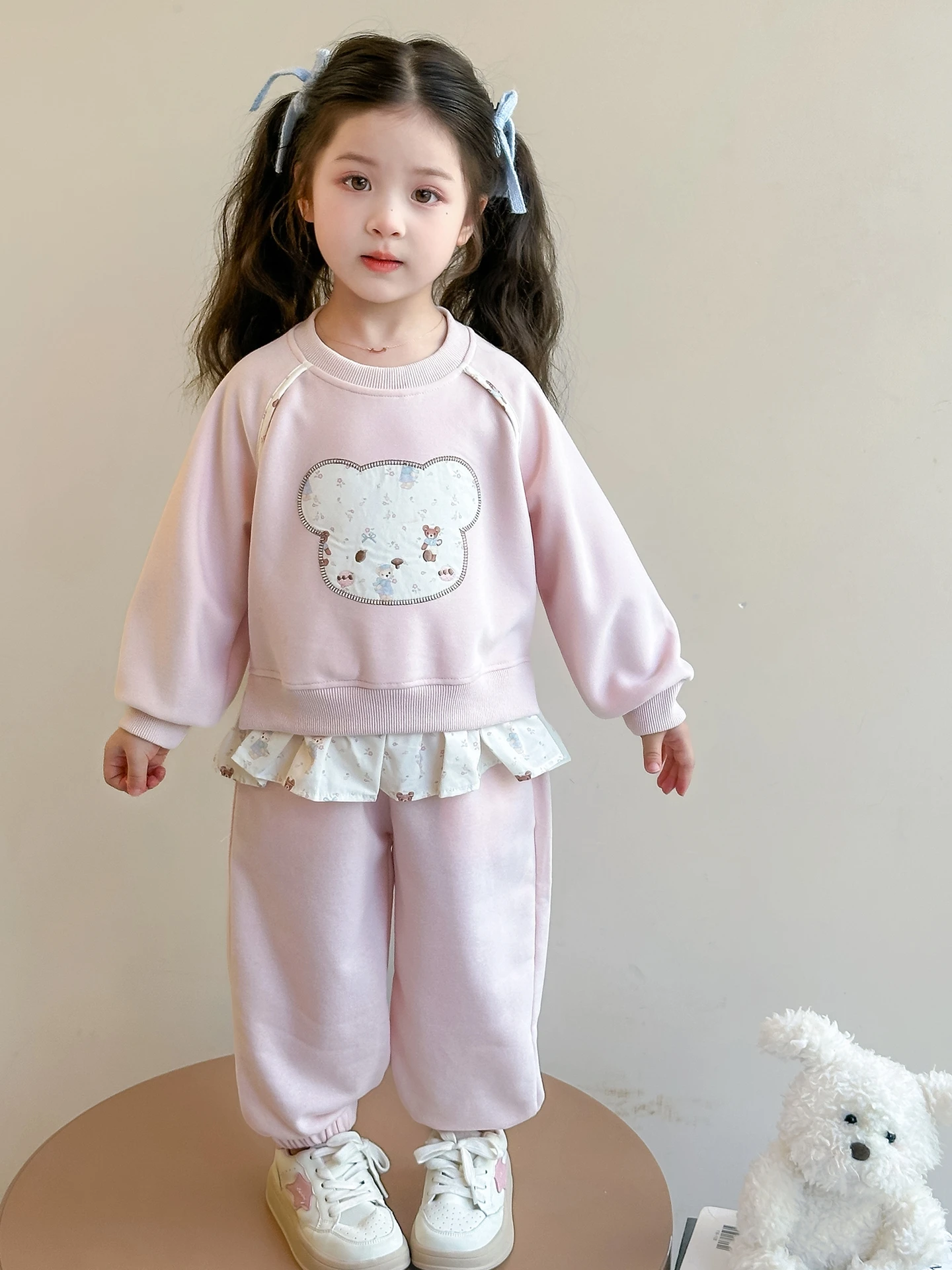 Комплект повседневной спортивной одежды для девочек, осень 2025, новая модная детская одежда, худи с длинным рукавом и круглым вырезом, брюки, комплект из двух предметов
Комплект повседневной спортивной одежды для девочек, осень 2025, новая модная детская одежда, худи с длинным рукавом и круглым вырезом, брюки, комплект из двух предметов