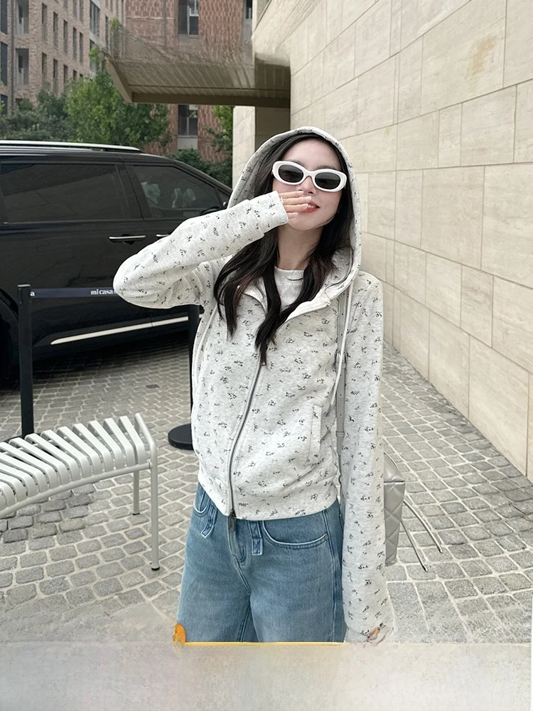 Золотистая толстовка с цветочным принтом, повседневная верхняя одежда для женщин, весна 2026, свободный крой, длинный рукав, на молнии
Золотистая толстовка с цветочным принтом, повседневная верхняя одежда для женщин, весна 2026, свободный крой, длинный рукав, на молнии