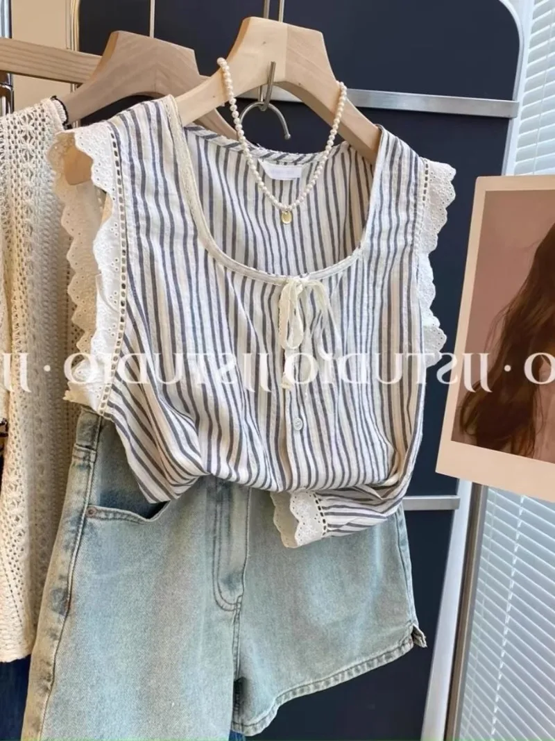 French Summer Loose Shirt Retro Chic Sleeveless Top Round Neck Lace Panel Vertical Stripe Shirtsfor Women Blusas Blouse Tanks
French Summer Loose Shirt Retro Chic Sleeveless Top Round Neck Lace Panel Vertical Stripe Shirtsfor Women Blusas Blouse Tanks