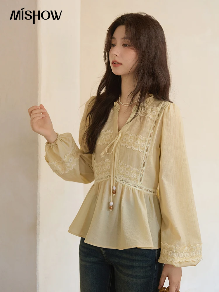 MISHOW French Thin V-neck Blouse 2025 Autumn Lace Patchwork Elastic Cuffs Top Bead Drawstring Lantern Sleeves Blouses MXE41X1925
MISHOW French Thin V-neck Blouse 2025 Autumn Lace Patchwork Elastic Cuffs Top Bead Drawstring Lantern Sleeves Blouses MXE41X1925