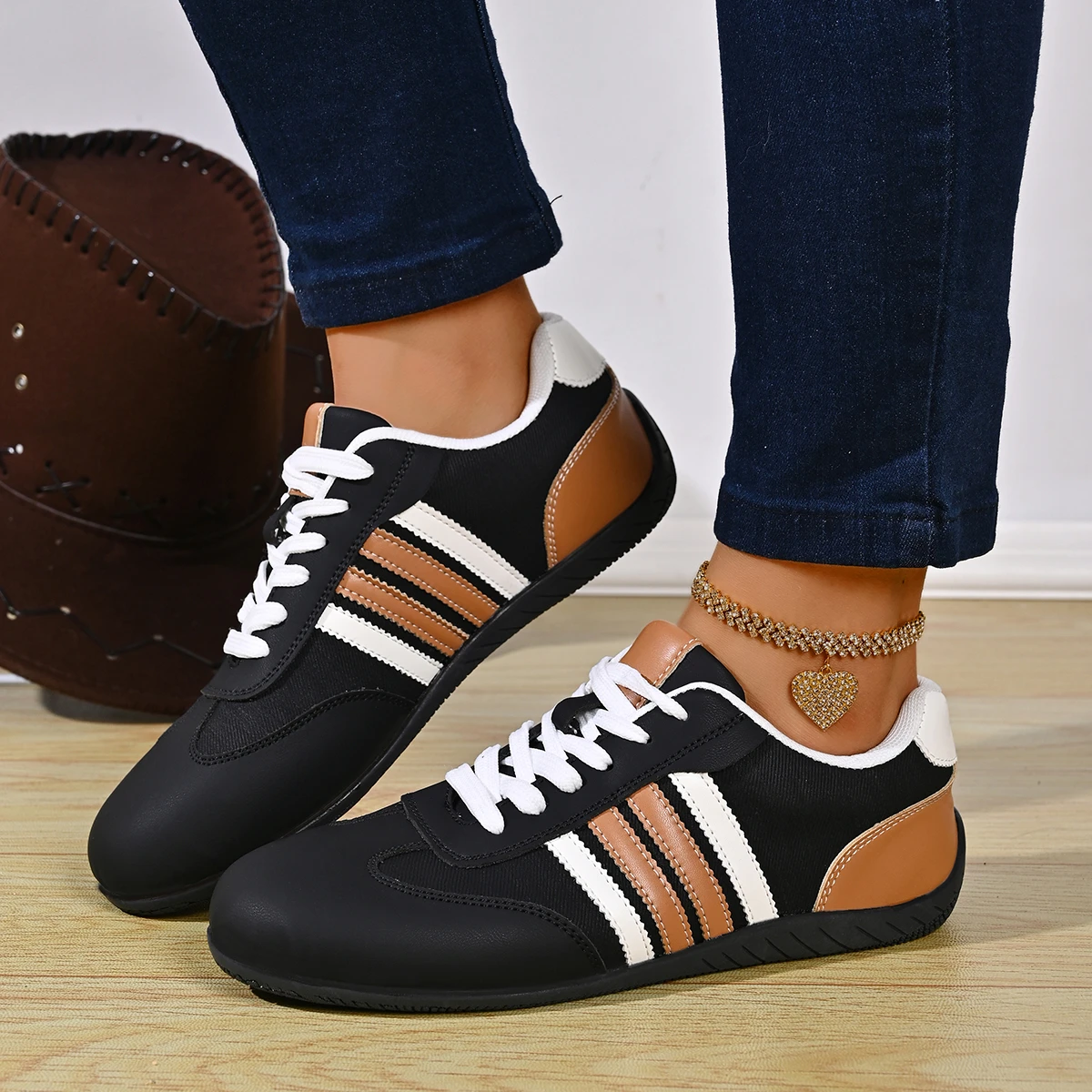 Plus Size Women Flat Sneakers 2026 Summer Fashion Anti Slip Lace Up Tennis Vulcanize Shoes Woman Platform Breathable Sneakers
Plus Size Women Flat Sneakers 2026 Summer Fashion Anti Slip Lace Up Tennis Vulcanize Shoes Woman Platform Breathable Sneakers