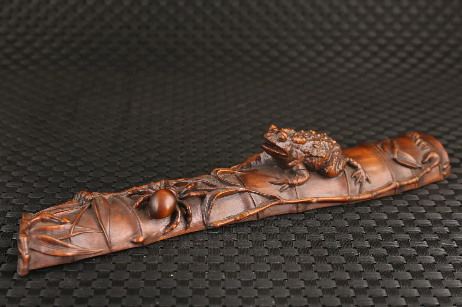 Rare Fortune Chinese old boxwood hand carved frog jin chan spider statue gift
Rare Fortune Chinese old boxwood hand carved frog jin chan spider statue gift