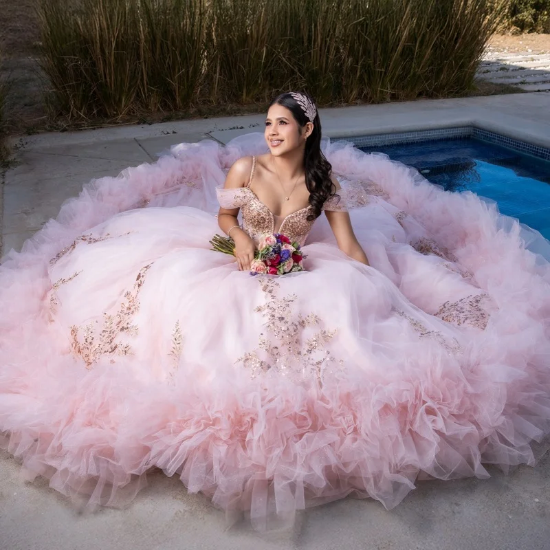 Light Pink Quinceanera Dresses Off the Shoulder Glitter Decal Lace Ruffles Long tail Bow Vestido De 15 Quinceanera Customize
Light Pink Quinceanera Dresses Off the Shoulder Glitter Decal Lace Ruffles Long tail Bow Vestido De 15 Quinceanera Customize
