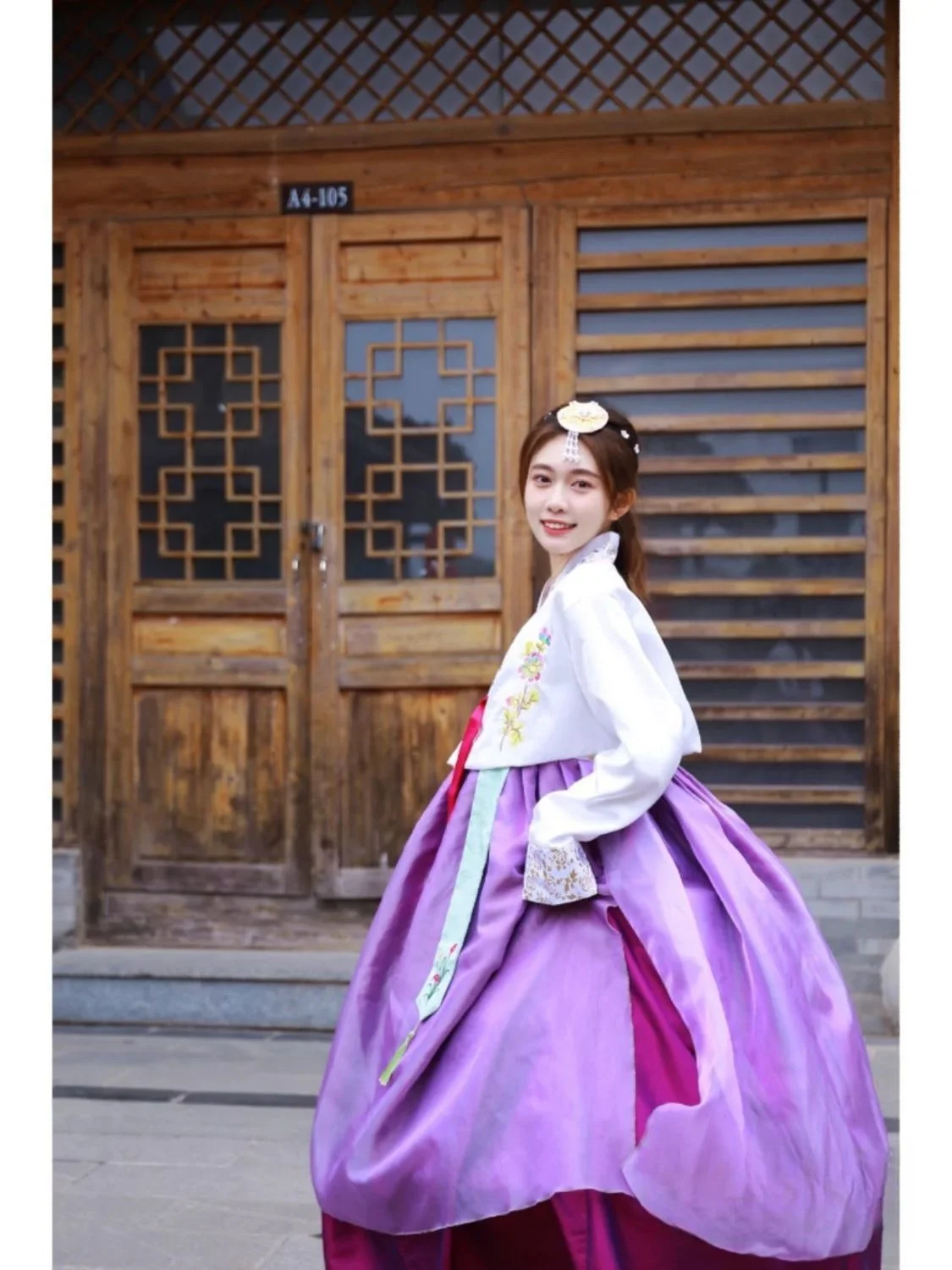 Hanbok for Women Korean Traditional Costume Minority Palace Performance Court Clothes Flower New Year Wedding Party Dance Dress
Hanbok for Women Korean Traditional Costume Minority Palace Performance Court Clothes Flower New Year Wedding Party Dance Dress