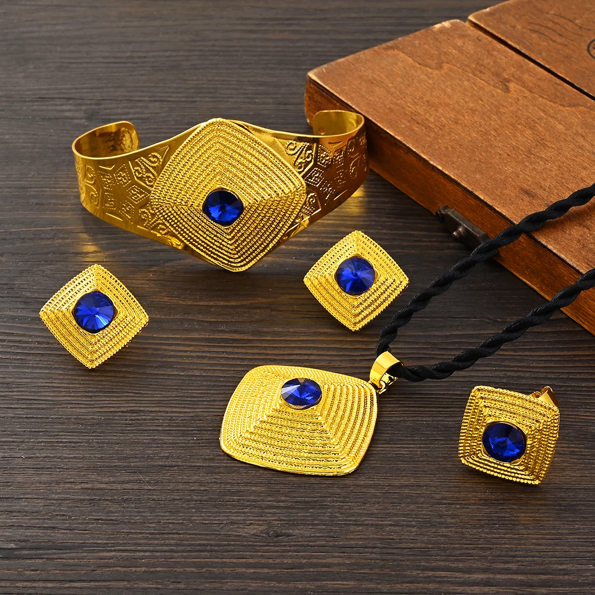 New Ethiopian Eritrea Round Jewelry Sets Necklaces Earrings Rings Bangle for Women Girls African Ethnic Wedding Party Gifts
New Ethiopian Eritrea Round Jewelry Sets Necklaces Earrings Rings Bangle for Women Girls African Ethnic Wedding Party Gifts