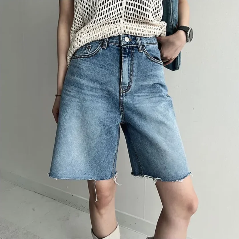 High Waist Loose Straight Leg Jeans Casual Five-Point Denim Pants Versatile Cotton Blue Summer Shorts Women's Fashion
High Waist Loose Straight Leg Jeans Casual Five-Point Denim Pants Versatile Cotton Blue Summer Shorts Women's Fashion