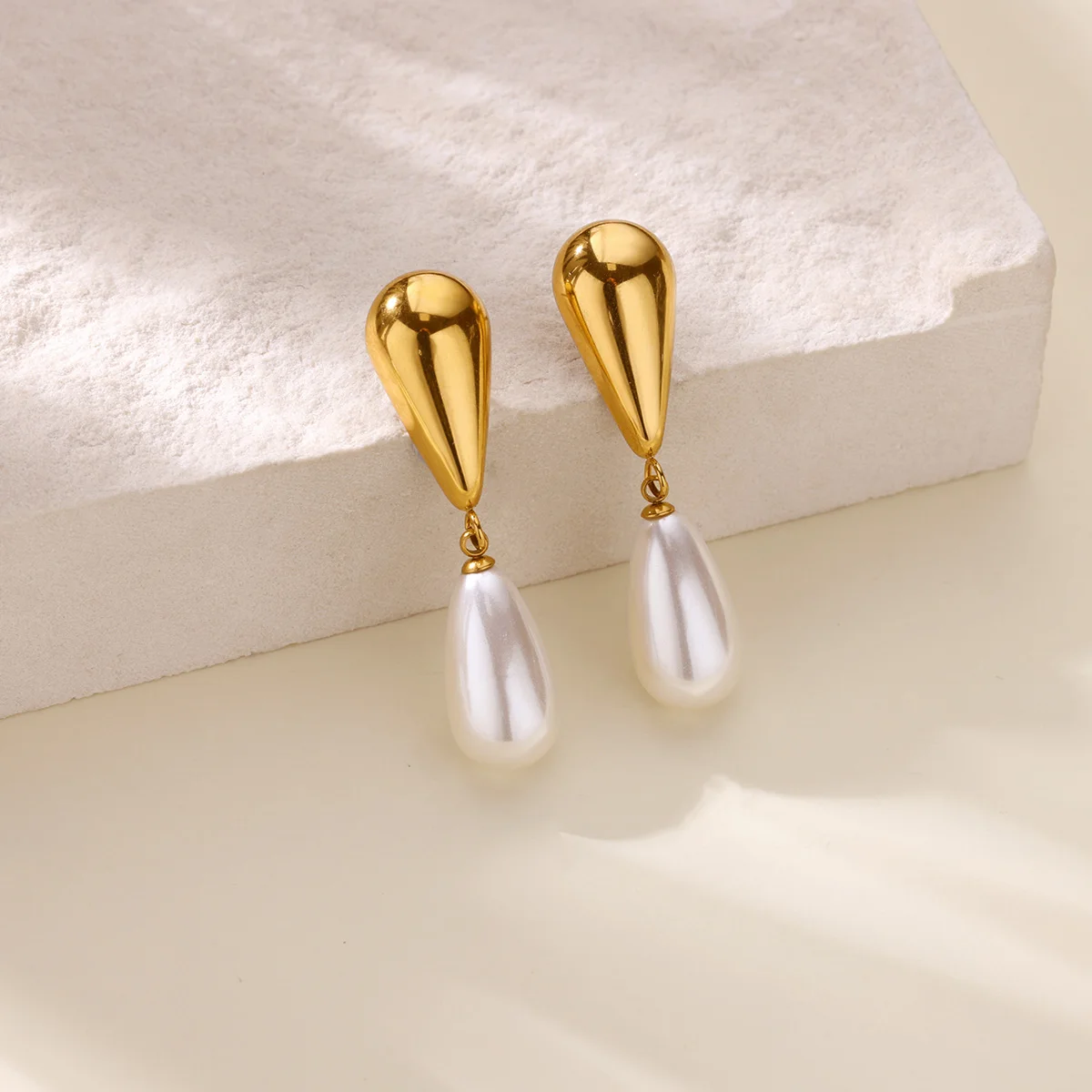 Vintage Water Drop Stud Earring For Women Imitation Pearl Stainless Steel Gold Color Piercing Earring Fashion Wedding Jewelry
Vintage Water Drop Stud Earring For Women Imitation Pearl Stainless Steel Gold Color Piercing Earring Fashion Wedding Jewelry