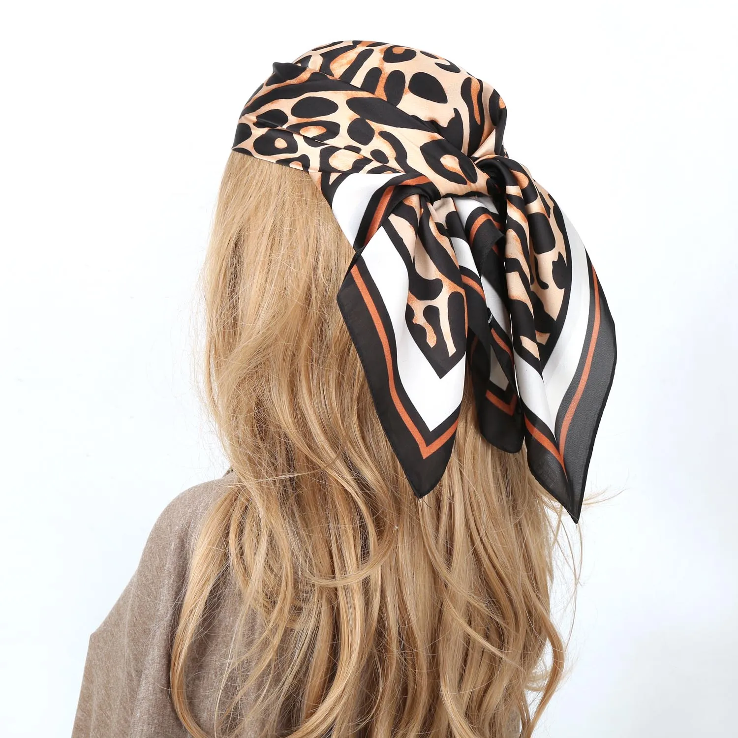 Leopard Print 70x70cm Silk Satin Headkerchief Women Luxury Design Neck Tie Scarf Female Hair Hand Wrist Foulard Headscarf Bandan
Leopard Print 70x70cm Silk Satin Headkerchief Women Luxury Design Neck Tie Scarf Female Hair Hand Wrist Foulard Headscarf Bandan
