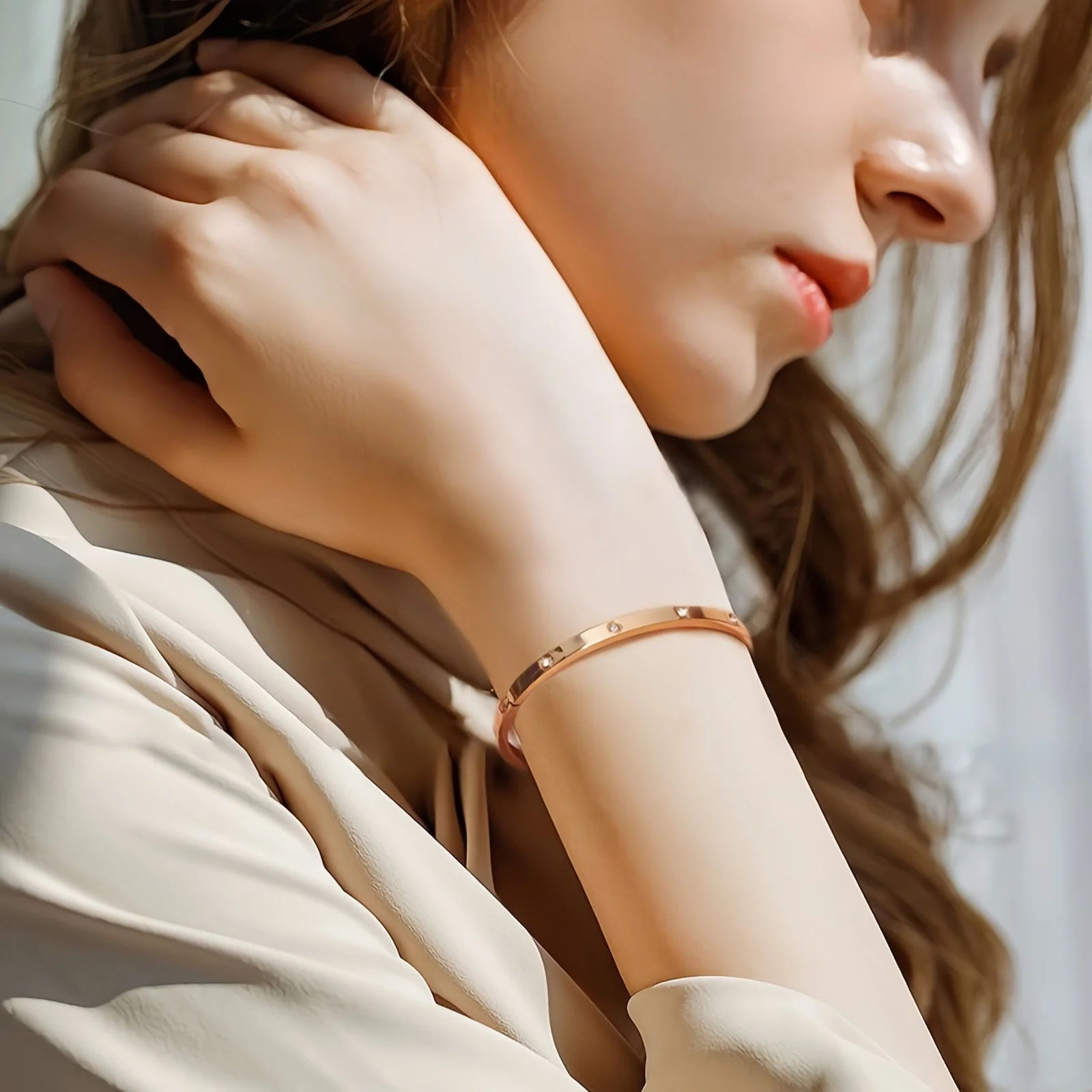Women's bracelet plated with 18K rose gold made of titanium steel It has a light luxury and delicate style and won't fade.
Women's bracelet plated with 18K rose gold made of titanium steel It has a light luxury and delicate style and won't fade.