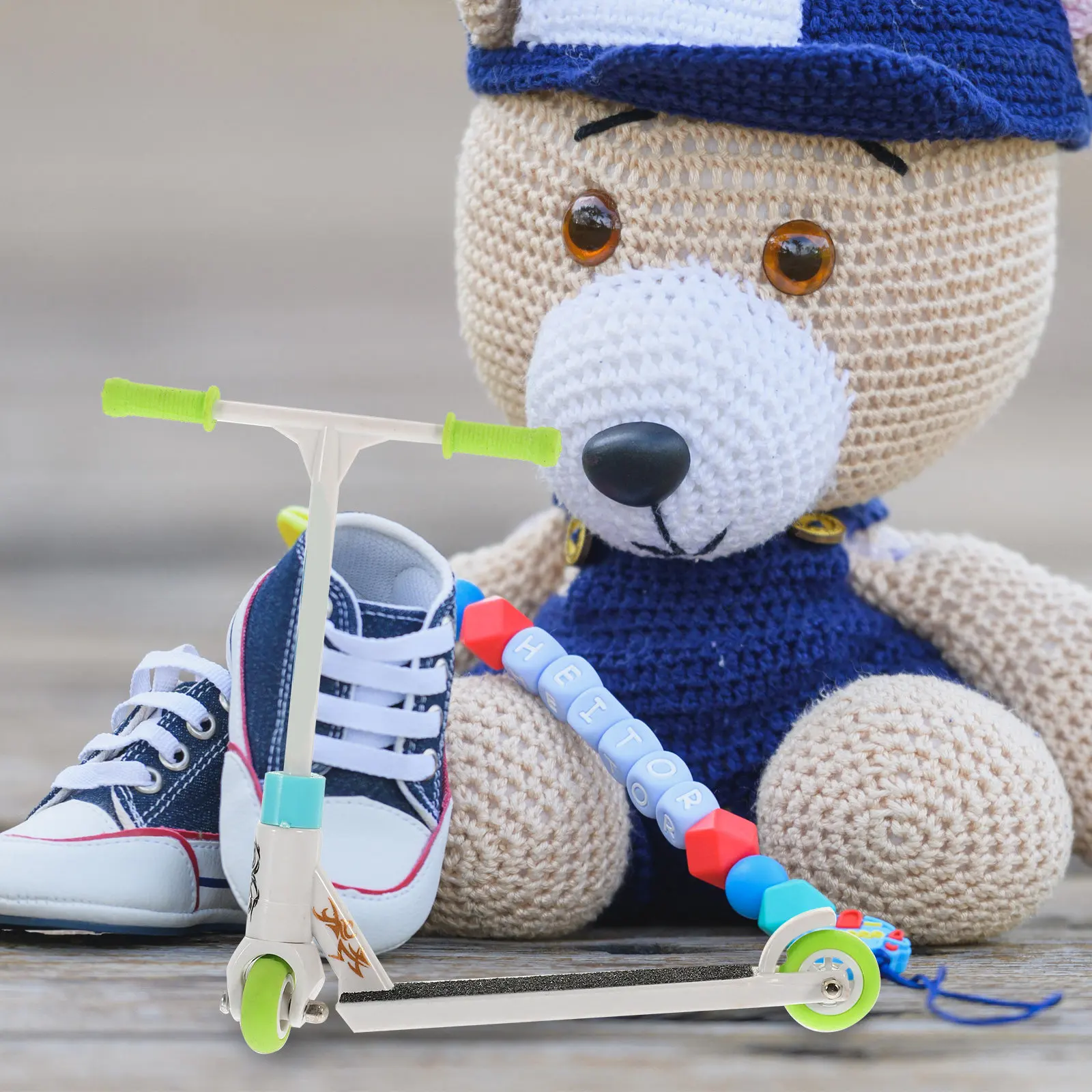 2 Sets Finger Toys Fingerboards Skateboards Scooter Mini Scooters Fingertips Movement
2 Sets Finger Toys Fingerboards Skateboards Scooter Mini Scooters Fingertips Movement