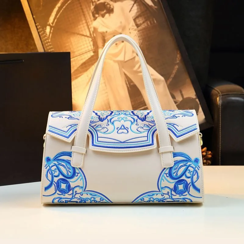 2026 new fashionable Chinese style with intangible cultural heritage embroidery, heavy embroidery, light luxury high-end handbag
2026 new fashionable Chinese style with intangible cultural heritage embroidery, heavy embroidery, light luxury high-end handbag