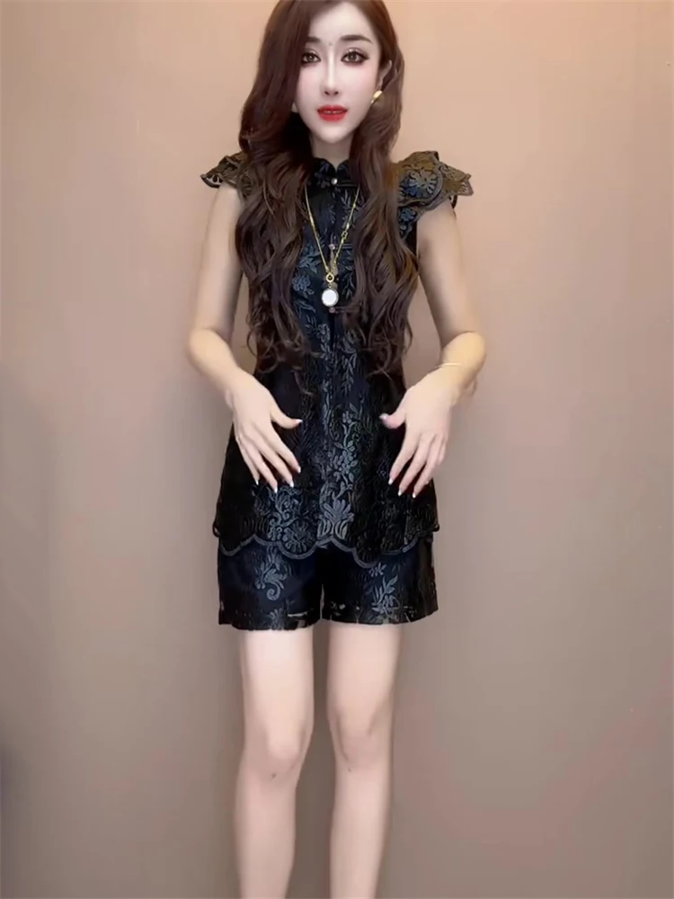 Fashionable high-end set for women's summer vintage buckle design versatile top shorts trendy elegant two-piece set
Fashionable high-end set for women's summer vintage buckle design versatile top shorts trendy elegant two-piece set
