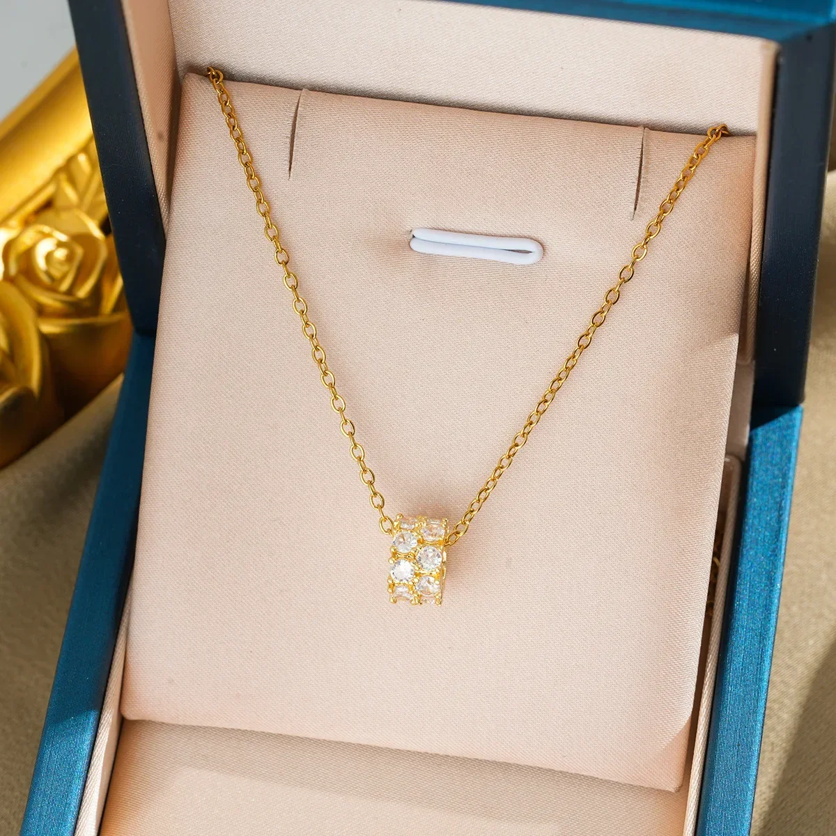 2025 A European and American 18K small waist necklace with a light luxury design for women, featuring a collarbone chain
2025 A European and American 18K small waist necklace with a light luxury design for women, featuring a collarbone chain