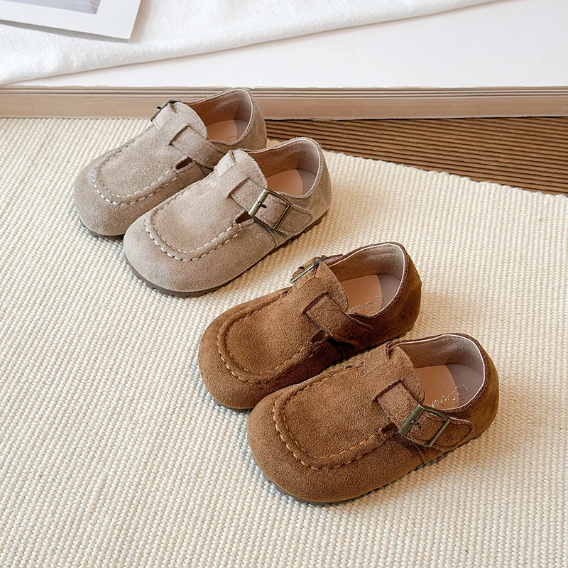 Новинка 2026, удобные модные детские лоферы, повседневные уличные походные туфли на плоской подошве, кожаная обувь для малышей, детская обувь из натуральной кожи для девочек
Новинка 2026, удобные модные детские лоферы, повседневные уличные походные туфли на плоской подошве, кожаная обувь для малышей, детская обувь из натуральной кожи для девочек
