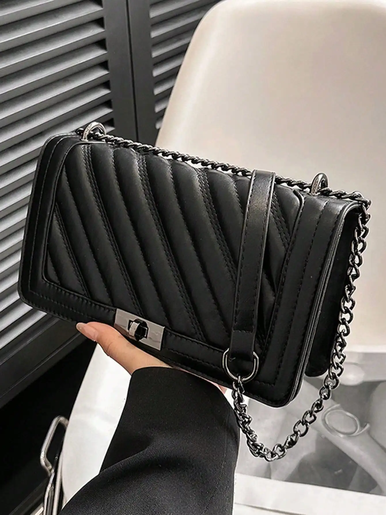 Модная простая однотонная сумка через плечо из искусственной кожи: легкая универсальная маленькая квадратная сумка с вышивкой
Модная простая однотонная сумка через плечо из искусственной кожи: легкая универсальная маленькая квадратная сумка с вышивкой