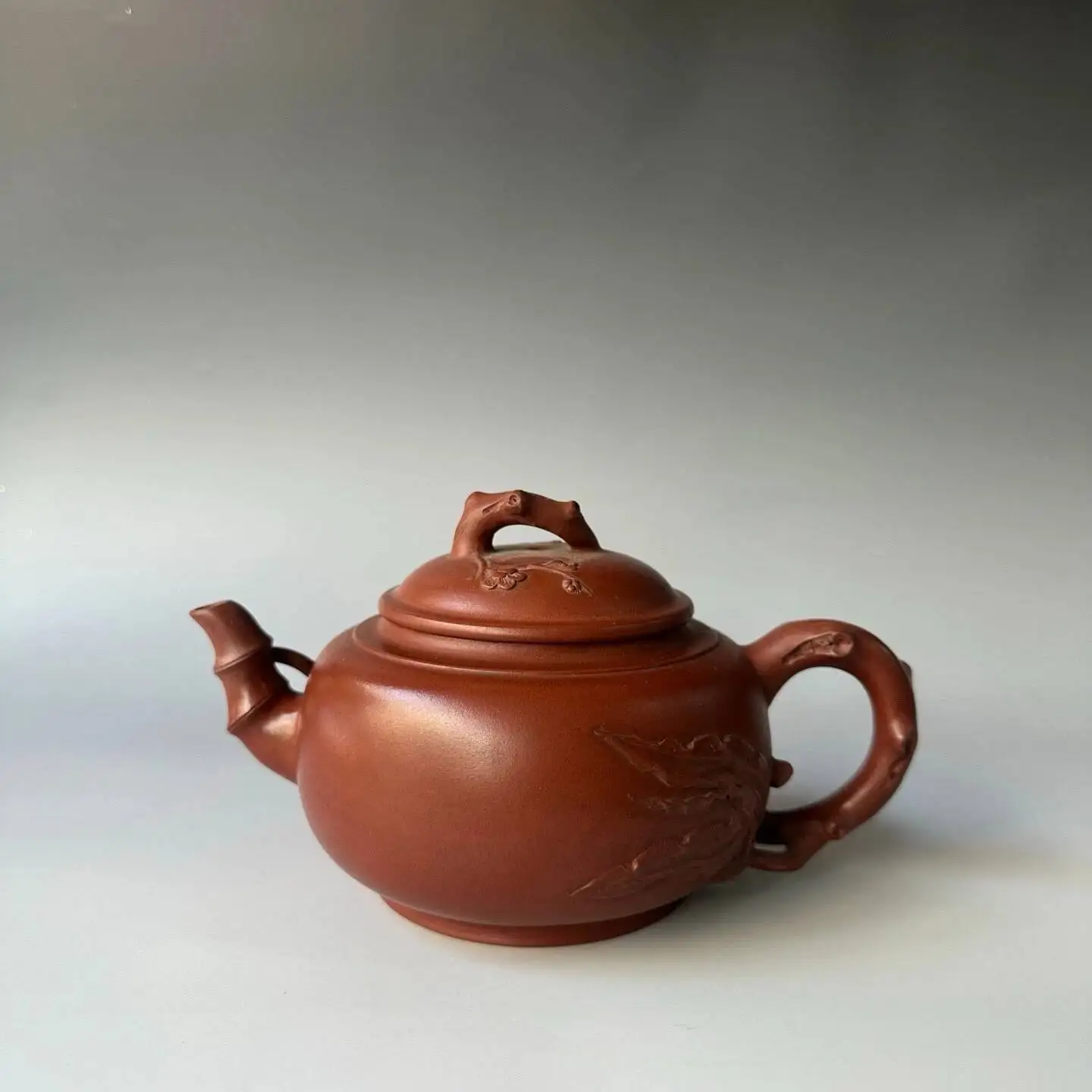 China Yi Xing Zisha Clay Handmade Exquisite Teapot 520cc
China Yi Xing Zisha Clay Handmade Exquisite Teapot 520cc