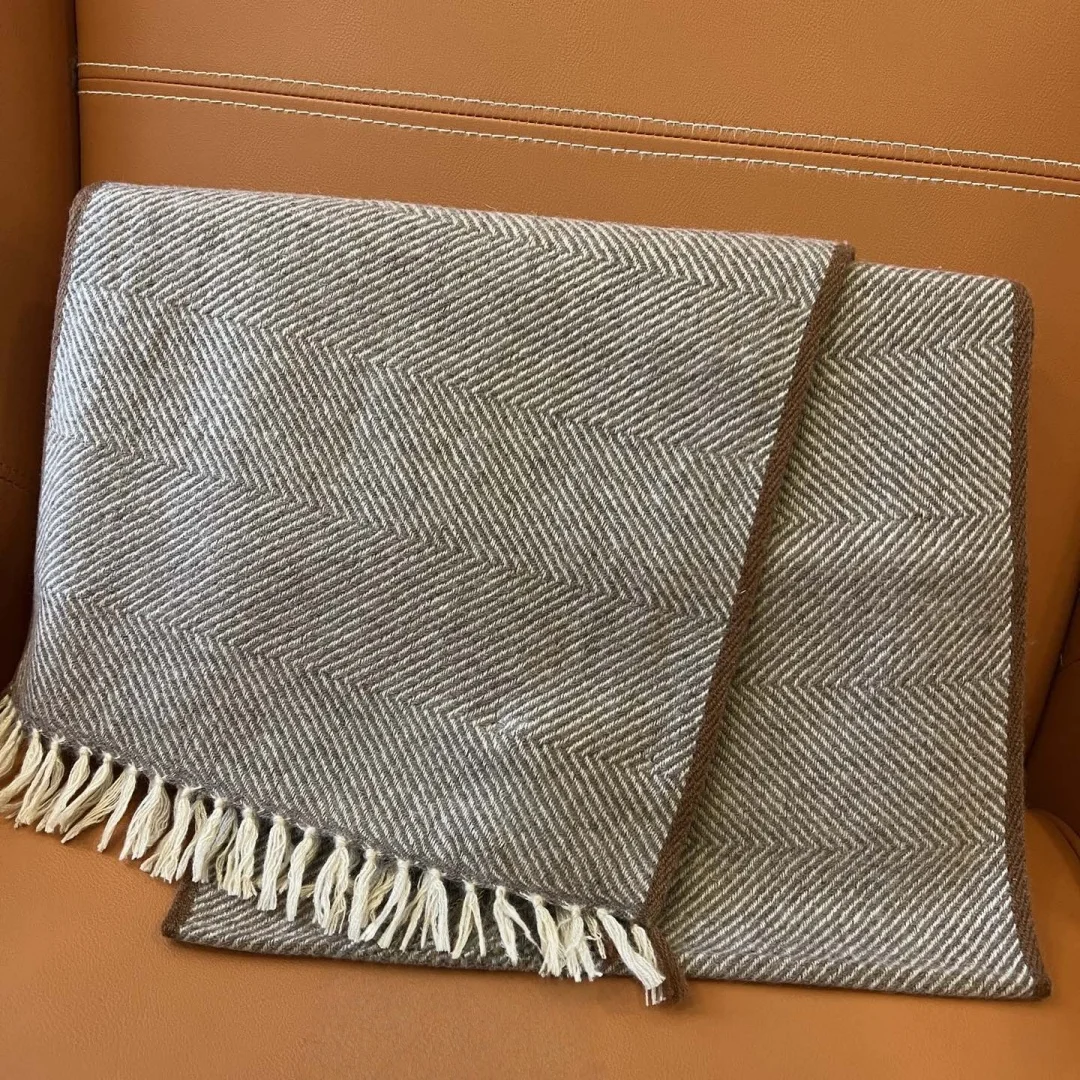 Осень-зима мужской кашемировый шарф нежный мягкий праздничный подарок элитный стильный универсальный шарф Charismatic роскошный галстук
Осень-зима мужской кашемировый шарф нежный мягкий праздничный подарок элитный стильный универсальный шарф Charismatic роскошный галстук