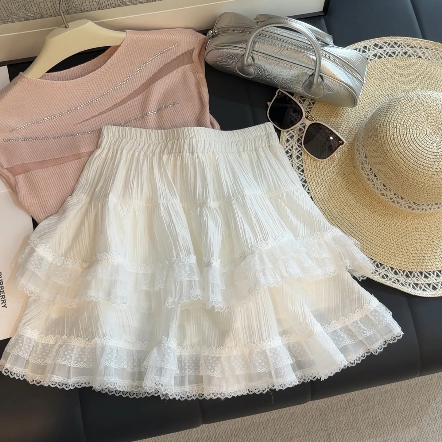 White Lace Splicing Skirt Women's Summer New Design Sense High Waist A-shaped Skirt Fluffy Cake Skirt
White Lace Splicing Skirt Women's Summer New Design Sense High Waist A-shaped Skirt Fluffy Cake Skirt