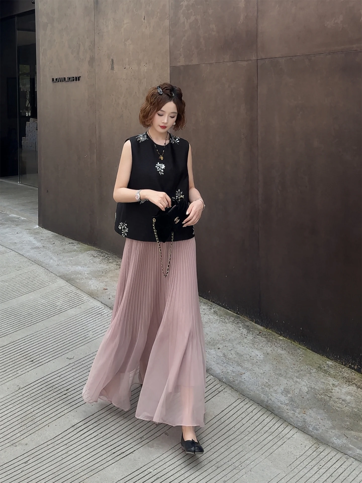 Yolo Night Lily 2026 Summer Embroidered Irregular 3D Flower Sleeveless Vest Chinese Style Women's Outerwear Polyester Fiber
Yolo Night Lily 2026 Summer Embroidered Irregular 3D Flower Sleeveless Vest Chinese Style Women's Outerwear Polyester Fiber
