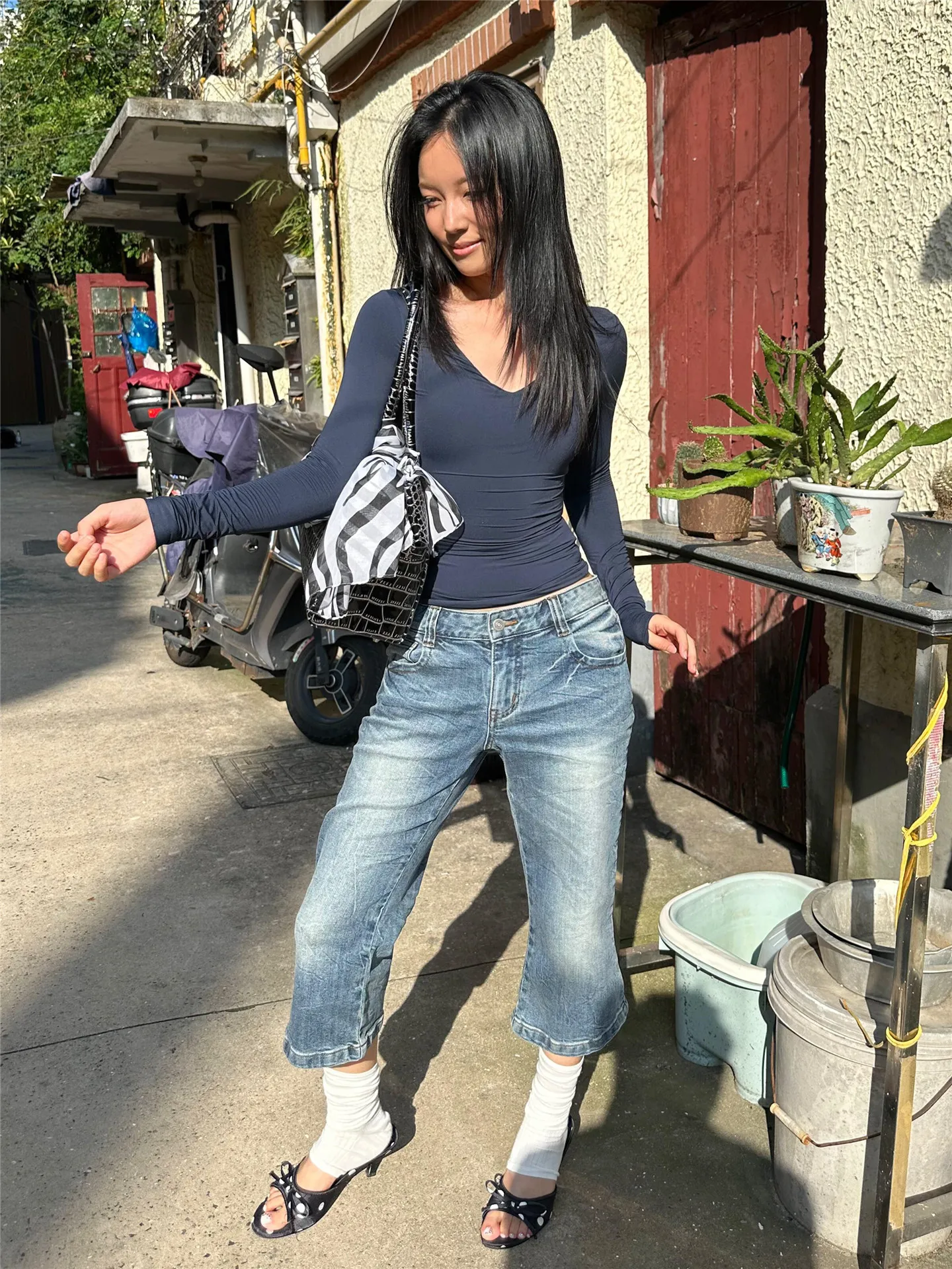 Street Style Low Waist Bell Bottom Jeans Women's Summer Slimming Cotton Denim Capri Pants Vintage American Millennial Hot Girl
Street Style Low Waist Bell Bottom Jeans Women's Summer Slimming Cotton Denim Capri Pants Vintage American Millennial Hot Girl