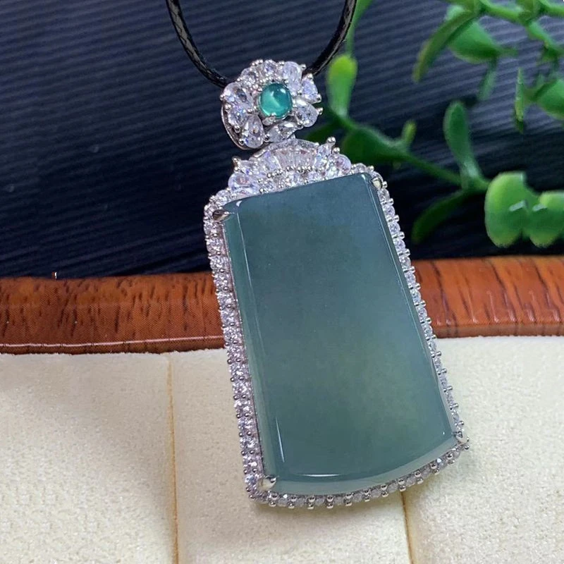 S925 silver inlaid with natural jadeite A-grade "Wushipai" necklace, peace amulet jade pendant, wholesale supply
S925 silver inlaid with natural jadeite A-grade "Wushipai" necklace, peace amulet jade pendant, wholesale supply