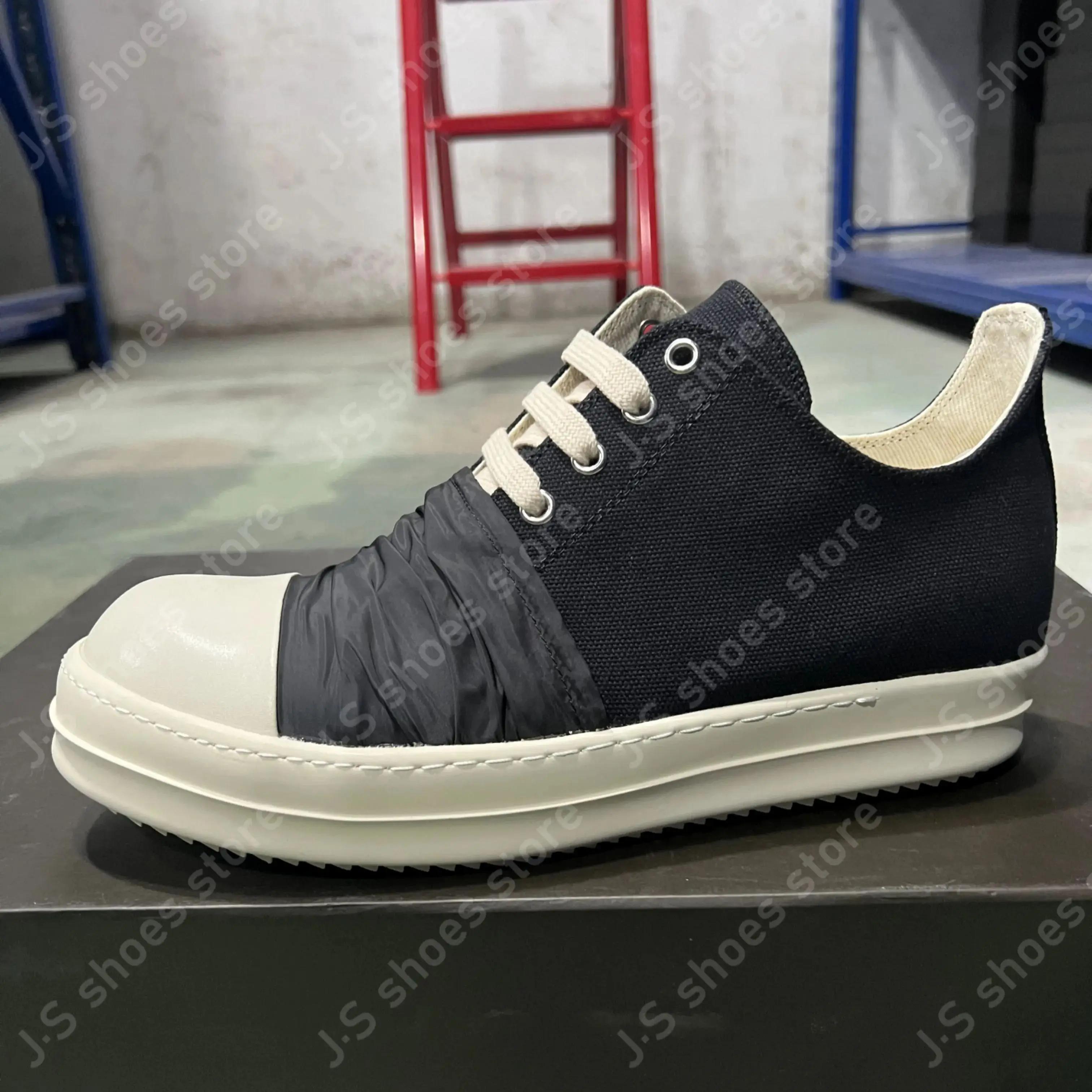 Ricks Retro Classic Black Canvas Low Top Shoes Sneaker Owens Design Men Shoe Black Pleated Cloth Lace Up Women Casual Sneakers
Ricks Retro Classic Black Canvas Low Top Shoes Sneaker Owens Design Men Shoe Black Pleated Cloth Lace Up Women Casual Sneakers
