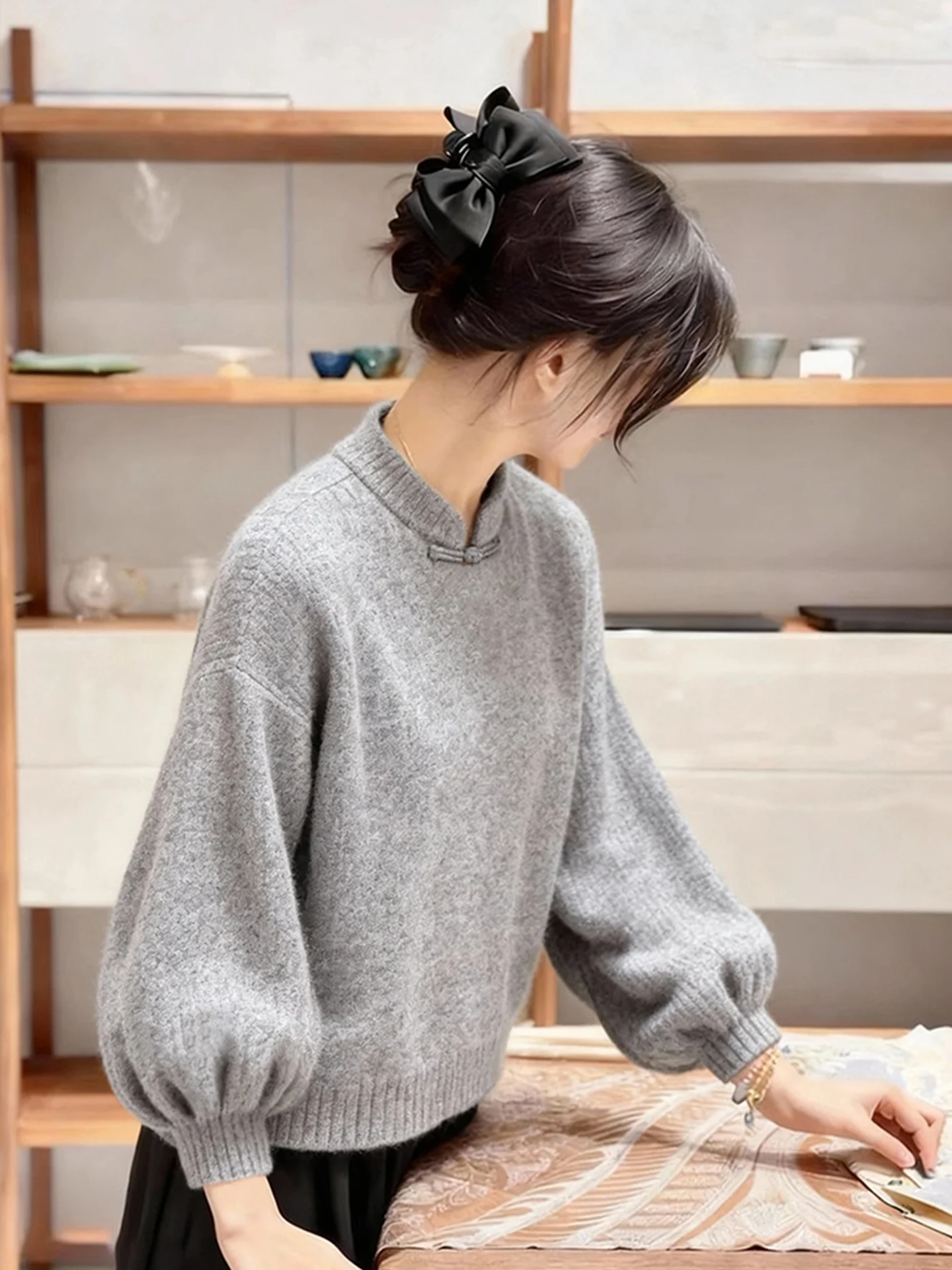 Elegant Chinese Style Knitted Sweater Stand Collar Button up Soft Cozy Base Layer Color Top for Women Winter Fashion
Elegant Chinese Style Knitted Sweater Stand Collar Button up Soft Cozy Base Layer Color Top for Women Winter Fashion