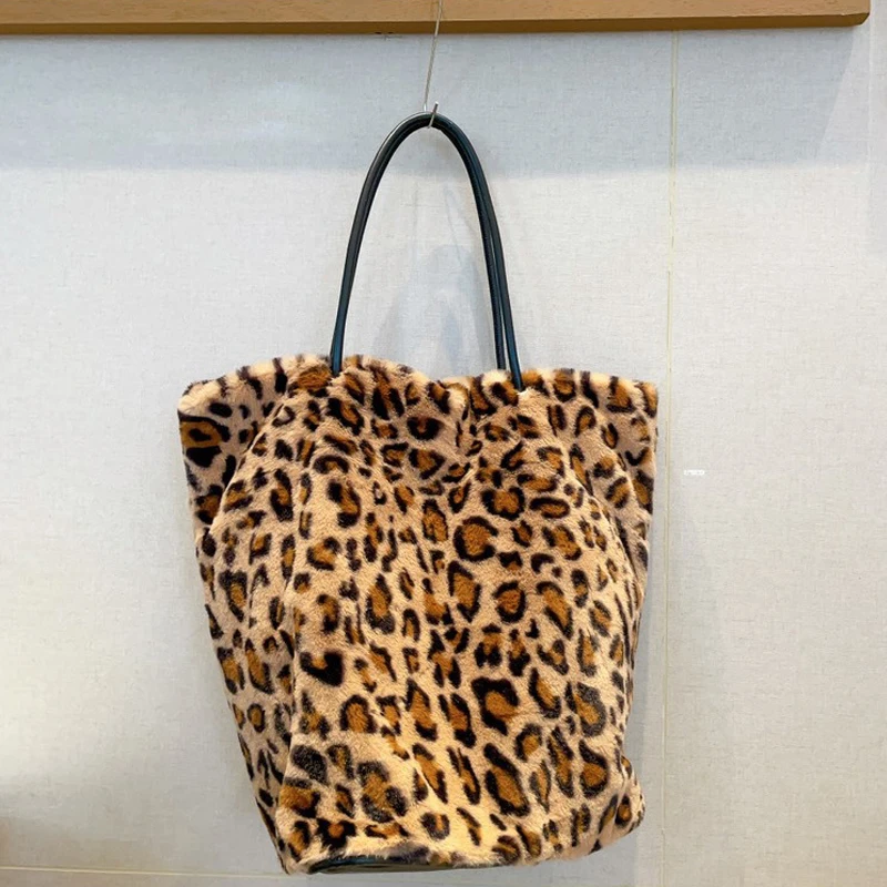 Korean Casual Leopard Print Plush Tote Bags For Women Luxury Designer Handbag Purse 2023 New In Faux Fur Large Capacity Shoulder
Korean Casual Leopard Print Plush Tote Bags For Women Luxury Designer Handbag Purse 2023 New In Faux Fur Large Capacity Shoulder