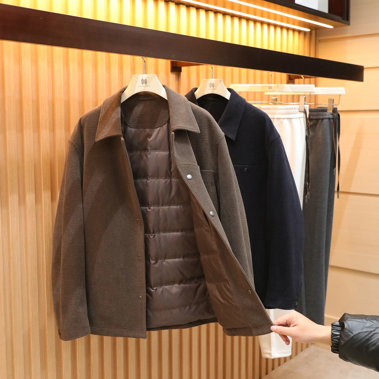 Men's Lightweight Busin Casual 90 White Du down Corduroy Jaet 2025 Autumn Winter New Sle Doctor.Huang's Brand
Men's Lightweight Busin Casual 90 White Du down Corduroy Jaet 2025 Autumn Winter New Sle Doctor.Huang's Brand