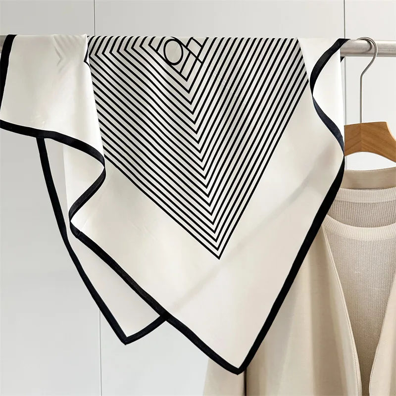 Высококачественный шелковый атласный шарф, простой универсальный шарф в черно-белую полоску 
Высококачественный шелковый атласный шарф, простой универсальный шарф в черно-белую полоску