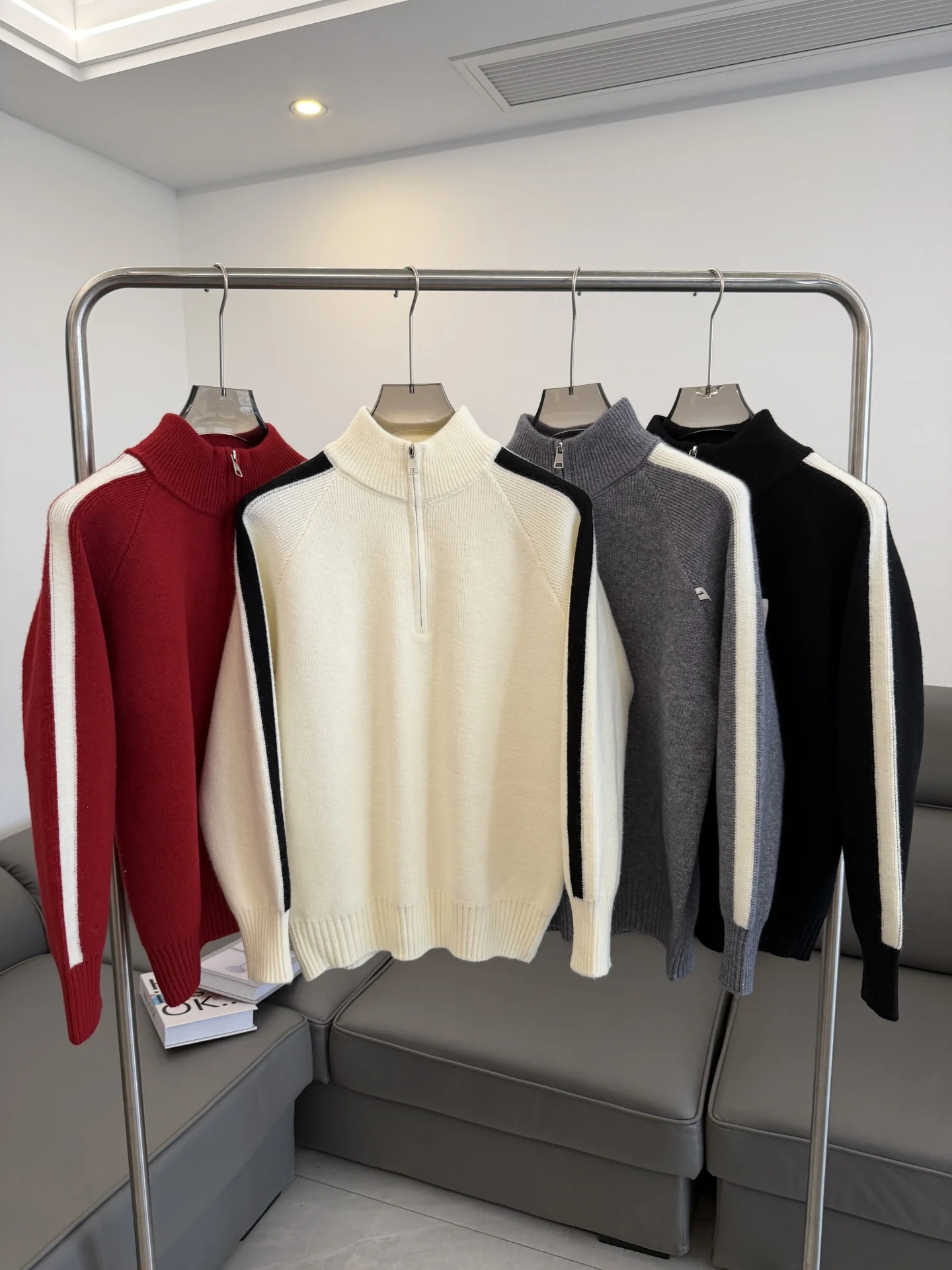 Утепленный мужской трикотажный свитер с молнией и флисовой подкладкой, красный, для осени и зимы, новинка
Утепленный мужской трикотажный свитер с молнией и флисовой подкладкой, красный, для осени и зимы, новинка