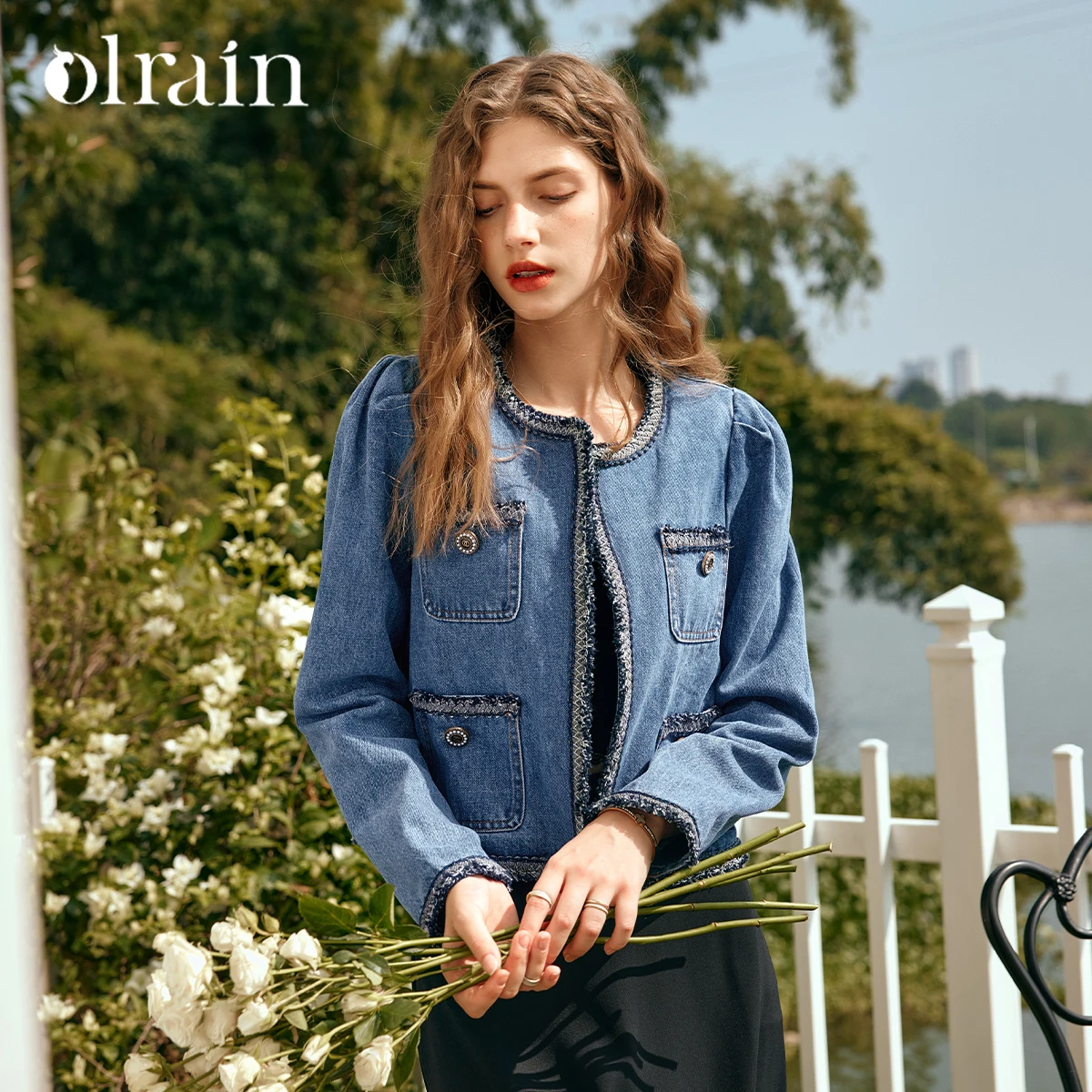 OLrain French Small Fragrant Denim Jacket Women's Spring Outerwear 2025 Ladies Crew Neck Long Sleeve Short Denim Coat G24CW83688
OLrain French Small Fragrant Denim Jacket Women's Spring Outerwear 2025 Ladies Crew Neck Long Sleeve Short Denim Coat G24CW83688