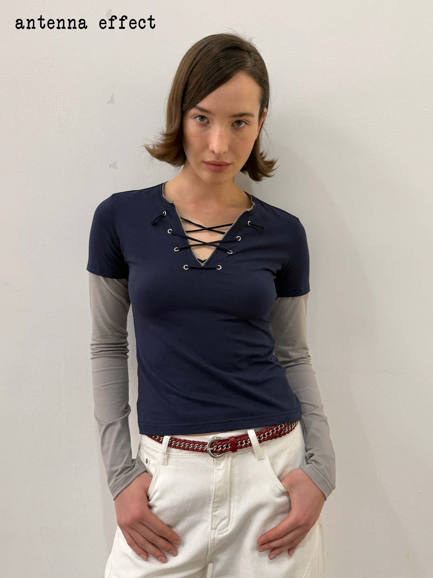 Retro V-ne T-irt with Dstring Fake Two-Piece Long Sve Slim Fit Base irt Binding Design Cotton Blend Elastic Fiber
Retro V-ne T-irt with Dstring Fake Two-Piece Long Sve Slim Fit Base irt Binding Design Cotton Blend Elastic Fiber