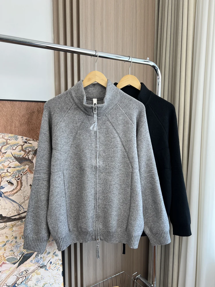 Лайт-бэ Эл! Изысканный и комфортный! Мужской осенне-зимний универсальный кардиган с воротником-стойкой, теплый свитер-жакет, модный тренд
Лайт-бэ Эл! Изысканный и комфортный! Мужской осенне-зимний универсальный кардиган с воротником-стойкой, теплый свитер-жакет, модный тренд