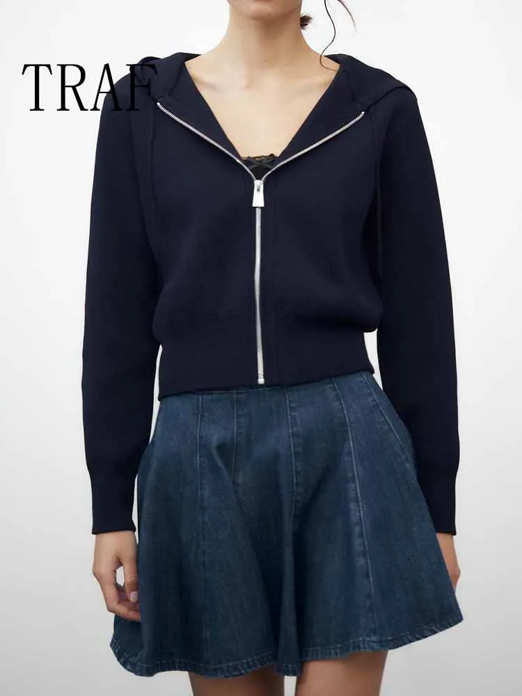 TRAF European and American style autumn new fashion women's clothing loose versatile design hooded plain needle jacket
TRAF European and American style autumn new fashion women's clothing loose versatile design hooded plain needle jacket