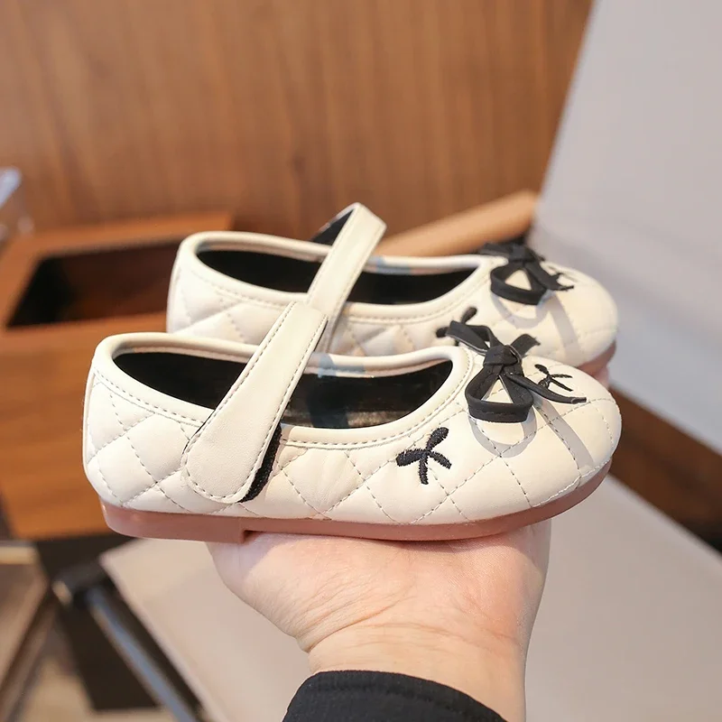 Sweet Girls Embroidered Flat Shoes Chic Elegant Bowknot Kids Causal Princess Leather Shoes Spring Autumn Fashion Children Shoes
Sweet Girls Embroidered Flat Shoes Chic Elegant Bowknot Kids Causal Princess Leather Shoes Spring Autumn Fashion Children Shoes